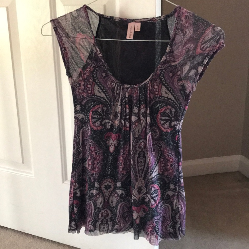 Lightly worn, flowy mesh style top